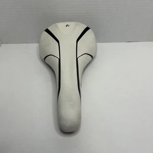 Bontrager Evoke 2 Cycling Saddle Titanium Rails 138mm White/Black MTB 306186 - Picture 1 of 6