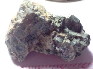 ESEMPLARE MINERALE PEZZO DI FUCHITE VERDE GREZZO 4” 372 GRAMMI #25 #Canada - Foto 1 di 6