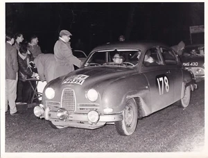 CARLSON SAAB 1960 R.A.C. RALLY, BILL BODDY TALKING TO STUART TURNER PHOTOGRAPH. - Picture 1 of 2