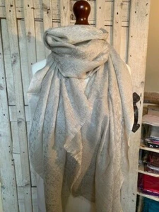 Feiner Kaschmir/Wolle Selbstspitzendruck Pashmina - taupe - von Pashmina Love - Bild 1 von 5