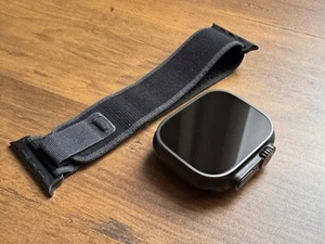 Apple Watch Ultra 2 GPS+Cellular 49mm Black Titanium w/ Trail Loop S/M - Photo 1 sur 5