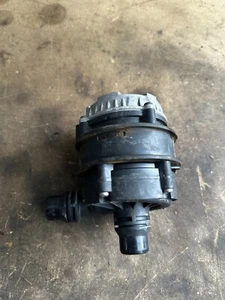 BMW 1 2 3 4ER ZUSATZWASSERPUMPE F20 F22 F30 F32 - 8637953 - Bild 1 von 2