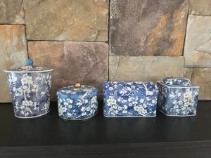 Juego de 4 latas cubiertas vintage DAHER LONG ISLAND NY flor de cerezo - Imagen 1 de 10
