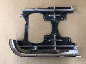 Oldsmobile 98 Delta 1965 parrilla cromada fundida faro bisel envolvente diestro 589960 - Imagen 1 de 2