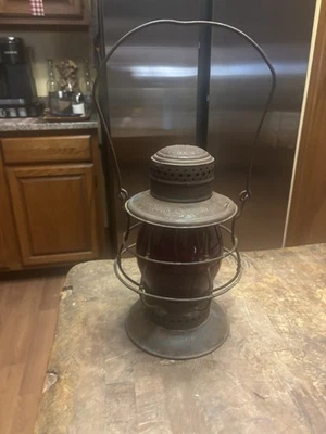 NEW YORK CENTRAL RR DIETZ NO 6 LANTERN BELL BOTTOM RED GLOBE COMPLETE NO DAMAGE - Image 1 of 4