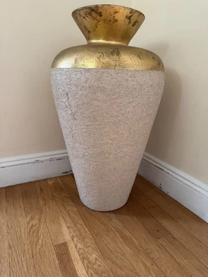Vaso decorativo extra grande - Pedra texturizada com destaque de folha de ouro (26" de altura) - Imagem 1 de 4