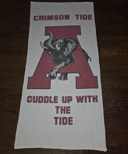 Toalla de playa de colección Alabama Crimson Tide "Cuddle Up With the Tide" retro deportes EE. UU. - Imagen 1 de 12
