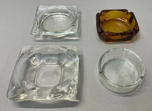Lote de 4 ceniceros pequeños de vidrio vintage - Imagen 1 de 7