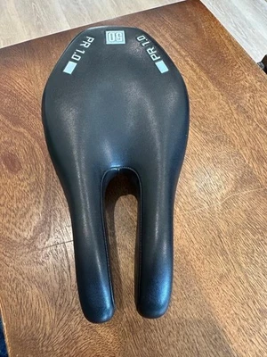 Sillín de bicicleta ISM PR 1.0 130x245 mm 50 acolchado riel de acero (negro) TT contrarreloj Foto 1 de 4