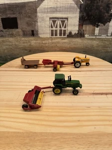 1/64 Scale Ertl John Deere / New Holland / Minneapolis Moline Farm Toys Lot Of 5 - Picture 1 of 6