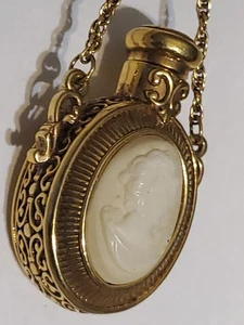 Vintage Cameo Bottle Pendant Perfume Snuff Bottle Necklace A7 - Picture 1 of 14