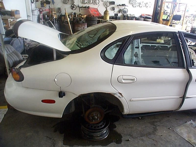 Buje de rueda delantera usado se adapta a: Ford Taurus 1996 delantero grado A Foto 1 de 3