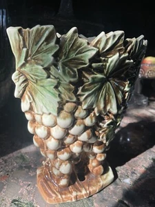 McCoy Pottery: Vine, Green Leaves & Berries Vase in Beautiful Condition! 1950's - Picture 1 of 11