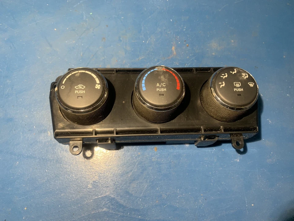 2010 - 2012 JEEP LIBERTY DODGE NITRO AQUECEDOR AC CONTROLE CLIMÁTICO 55111943AD - Imagem 1 de 3