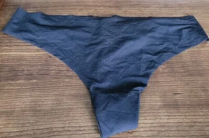 Nwt TRUE & CO Black Thong Panties Size L - Picture 1 of 3