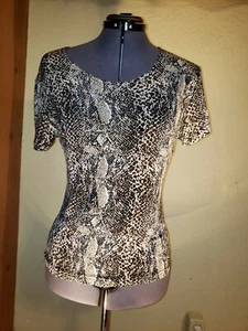 Womens Lepard Top Size Med Short Sleeve Slinky USA - Picture 1 of 6