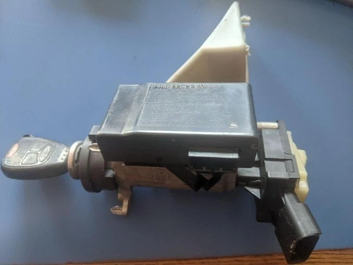 Conjunto de interruptor de encendido Dodge Nitro 2007-2011 con carcasa de cilindro y llave OEM Foto 1 de 4