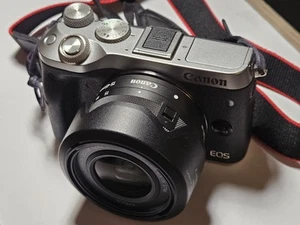 Canon EOS M6 Systemkamera, 24MP APS-C, Canon EF-M 15-45mm 1:3.5-6.3 IS STM, OVP - Bild 1 von 17