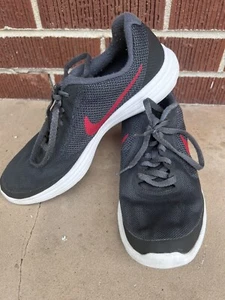 Nike Revolution 3 sportlicher Laufschuh SNEAKER 819413-011 JUGENDGRÖSSE 7Y grau - Bild 1 von 11