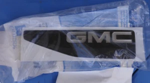 NEW GM YUKON 21-23 Front Driver Side Fender Marketing Name Plate 84719450 OEM - Bild 1 von 2