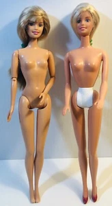 Lote de 2 muñecas Barbie para moda una con brazos móviles pasador trasero para movimiento de brazos - Imagen 1 de 6