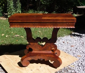 Antigua mesa de juego con consola superior giratoria de caoba del siglo XIX Empire Flame caoba - Imagen 1 de 12