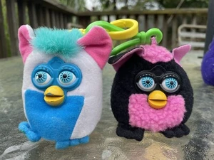 2 Vintage Furby Sammler Schlüsselanhänger 2000 Plüsch Clip - Bild 1 von 2