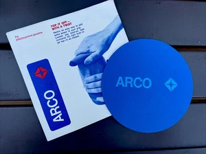 c1970s ARCO GAS Co Promo Advertising Jar Opener With Original Envelope NOS - Picture 1 of 2