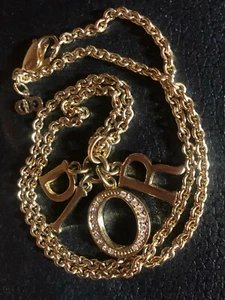 CHRISTIAN DIOR Collar Cadena AUTÉNTICO Logotipo CD De Colección Oro Raro F/S Colgante GNE23 - Imagen 1 de 12