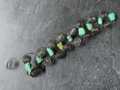Pulsera única hecha a mano de alambre de plata esterlina y turquesa de 6,5" Estate antigua Foto 1 de 4