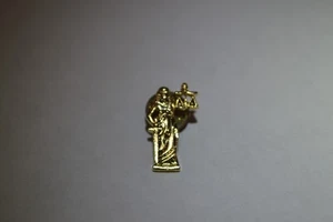 K12- Spilla cappello da bavero vintage Lady Justice tono oro - Foto 1 di 2