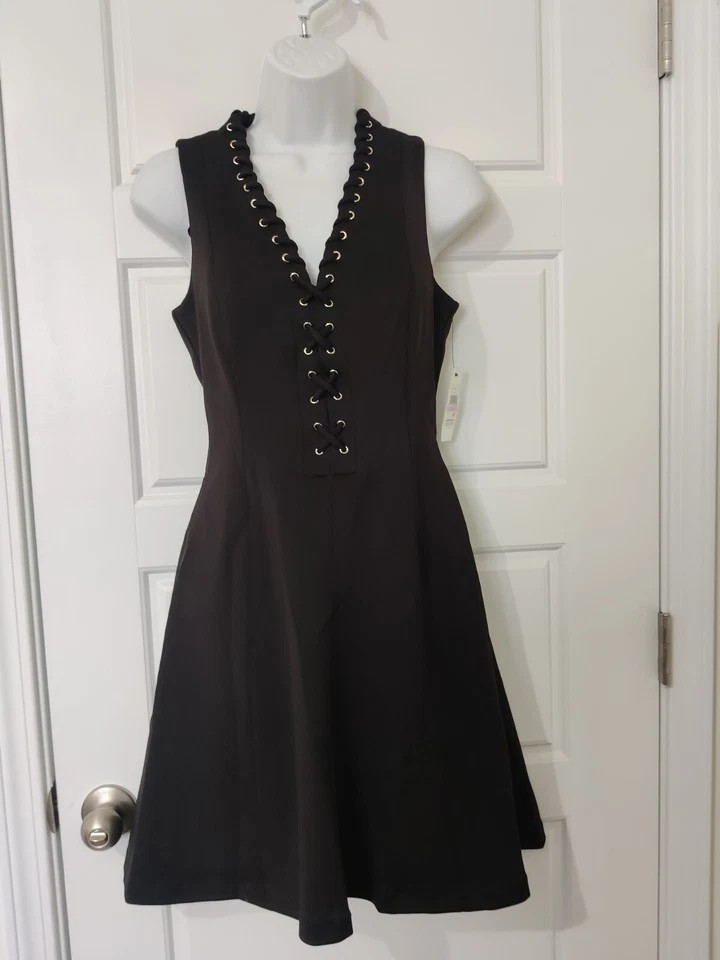 Vestido Jessica Simpson Línea A con Cordones Detalle Cuello en V Talla 4 Nuevo con Etiquetas Precio de venta sugerido por el fabricante 98 USD Foto 1 de 4