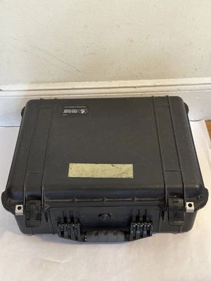 Pelican 1550 保护壳 | iM2600 Equiv | 20.66 x 17.2 x 8.4 英寸 | 黑色 — 第 1/4 张图片