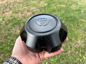 TOYOTA LAND CRUISER OEM WHEEL CENTER CAP 1998 1999 2000 2001 2002 - Picture 1 of 3