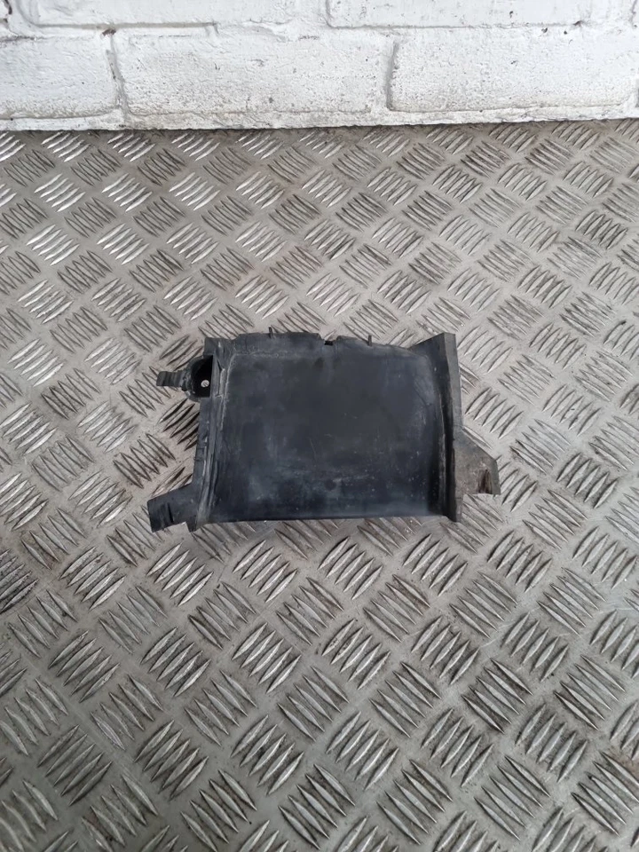 JAGUAR XE X760 2015-2019 Moldura Del Parachoques Delantero Derecho - Imagen 1 de 4