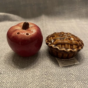 Cracker Barrel Apfel und Apfelkuchen Salz und Pfefferstreuer Set Cozy Cottage 2025% - Bild 1 von 15