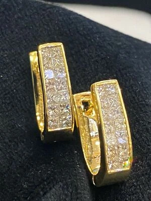 Pave 1.15 Cts Princess Shape Natural Diamonds Hoop Earrings In 750 18K Gold - Image 1 of 4