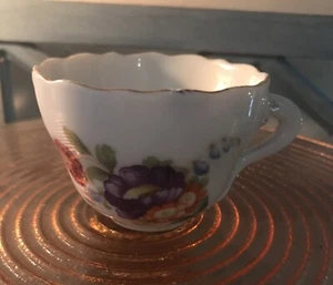 ANTIQUE MEISSEN PORCELAIN Tea Cup Floral Scattered Flowers - Picture 1 of 7