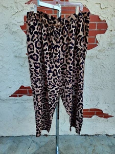 2X women Pretty Little Thing leopard print elastic waist pull on crop pants - Picture 1 of 15
