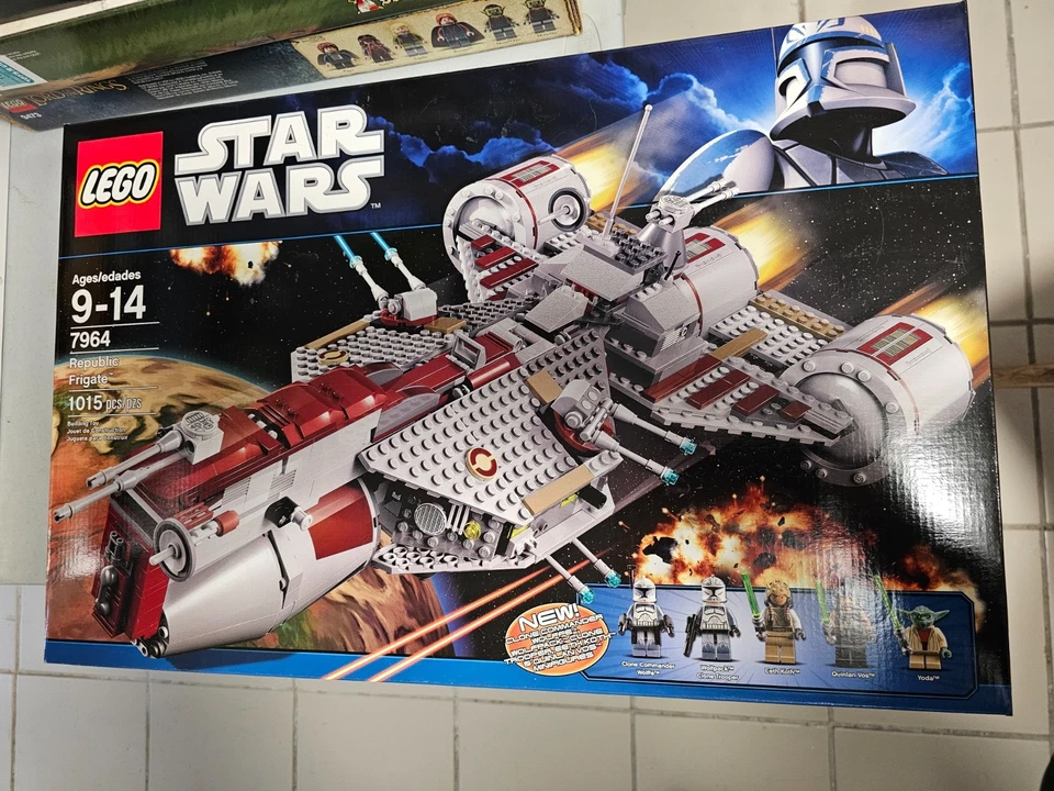LEGO Star Wars: Republic Frigate (7964) Nuevo Sellado de Fábrica RETIRADO Foto 1 de 4