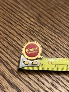 Kodak Trained Film Company Anstecknadel KOSTENLOSER VERSAND - Bild 1 von 2