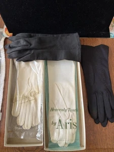 Vintage Women's Cream Doeskin Gloves Washable Black Gloves Lot - Picture 1 of 3