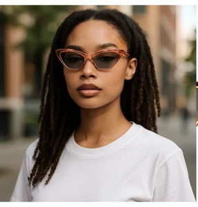 Christian Roth Pink Translucent Extreme Cat Eye Sonnenbrille CRX010-61-03 - Bild 1 von 7