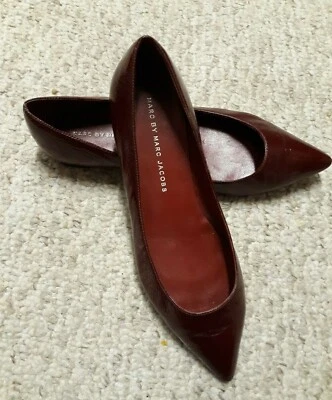 Preciosos zapatos planos MARC by MARC JACOBS $275 CUERO BORGOÑA para mujer talla 7,5 M Foto 1 de 4