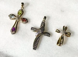 KONVOLUT 3 ELEGANTE 14K GOLD ÜBER MASSIV SILBER DIAMANT EDELSTEIN KREUZ ANHÄNGER - Bild 1 von 8