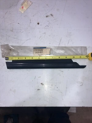 1991 1992 Volvo 740   LH Rear Quarter Window Black Trim 3536746 New Oem Foto 1 de 4