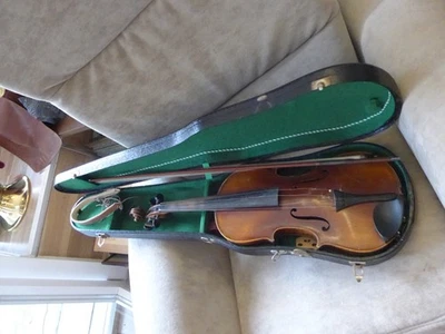 Violin excellent stable with bow in condition worthy of restoration - Image 1 of 4