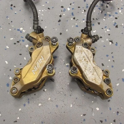 Juego de pinzas de freno delanteras L&R OEM pinzas Nissin 00-01 CBR929 CBR929RR Foto 1 de 4