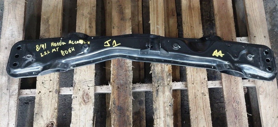 Soporte de viga de soporte de bastidor de travesaño delantero Honda Accord 1990-1993 Foto 1 de 4