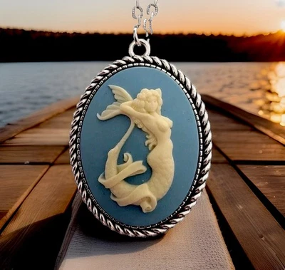 Collar Sirena Vintage, Colgante Camafeo Tatuaje Marinero Jerry, Color Azul Wedgwood Foto 1 de 4